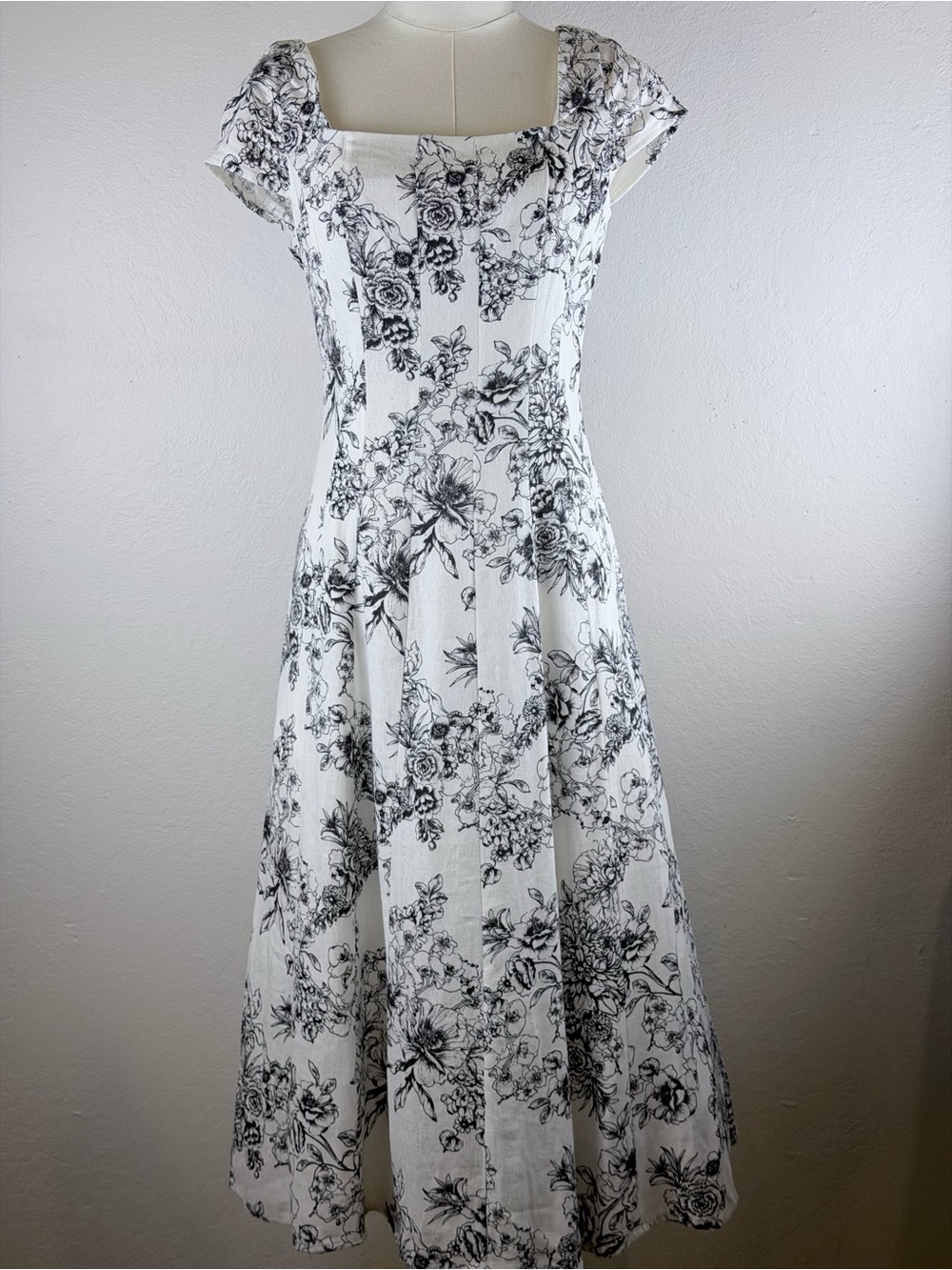 BAGATELLE White Dress with Black Floral Print SIZE 6